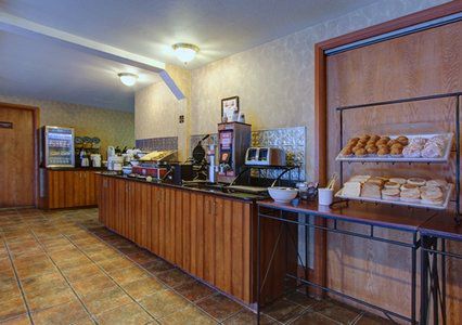 Wingate By Wyndham Downtown - Ship Creek Hotel
